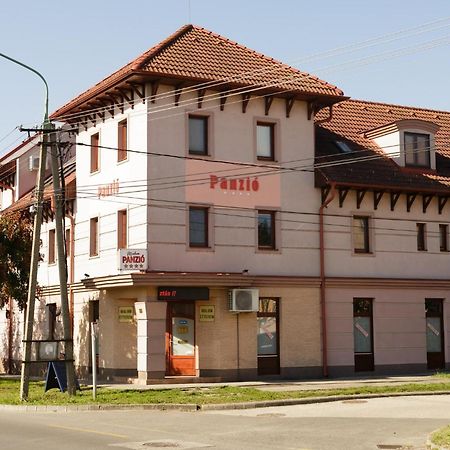 Bed and Breakfast Malom Panzio Kiskunfélegyháza Exterior foto