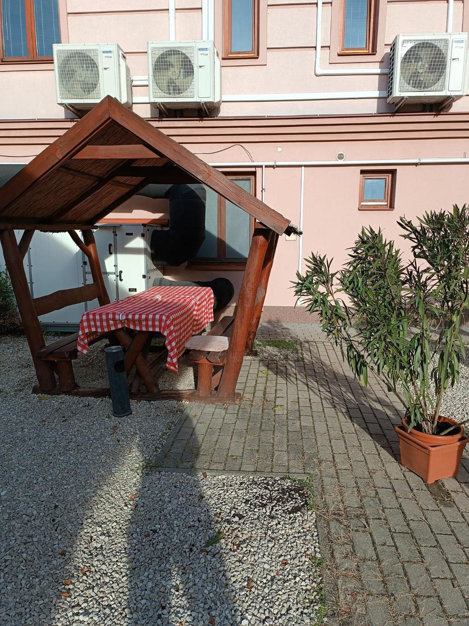 Bed and Breakfast Malom Panzio Kiskunfélegyháza Exterior foto