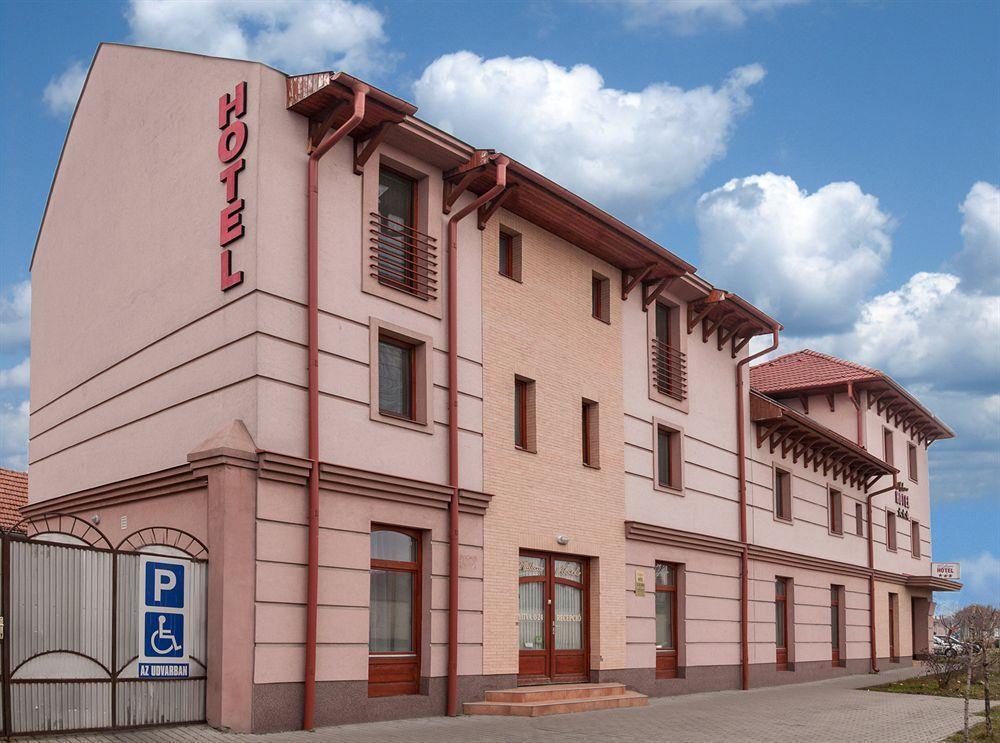 Bed and Breakfast Malom Panzio Kiskunfélegyháza Exterior foto