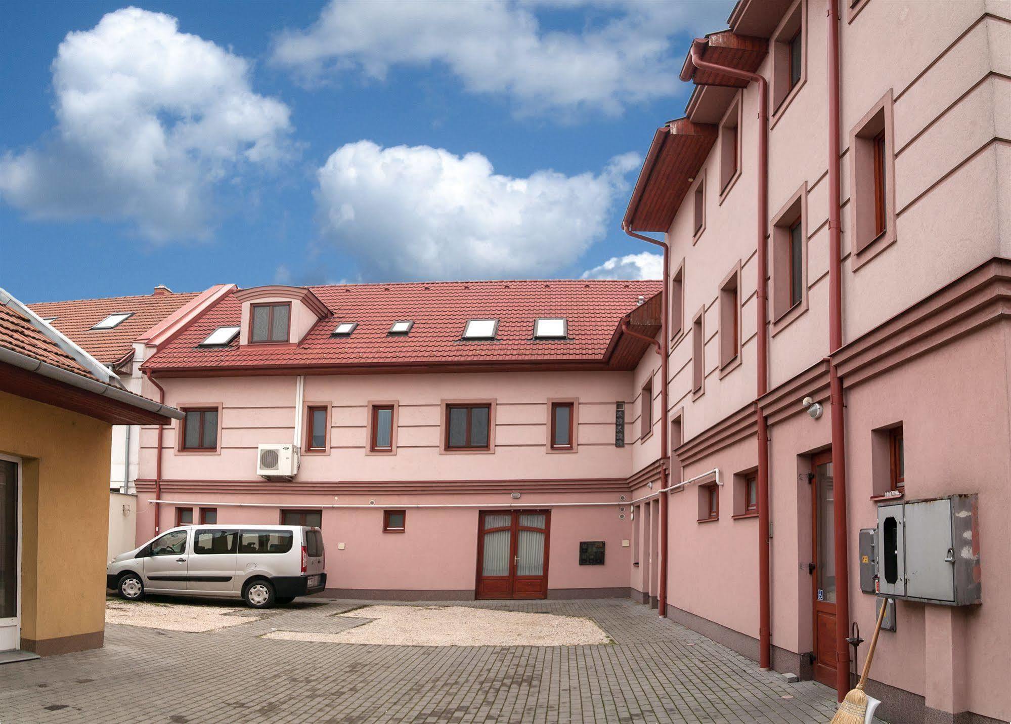 Bed and Breakfast Malom Panzio Kiskunfélegyháza Exterior foto
