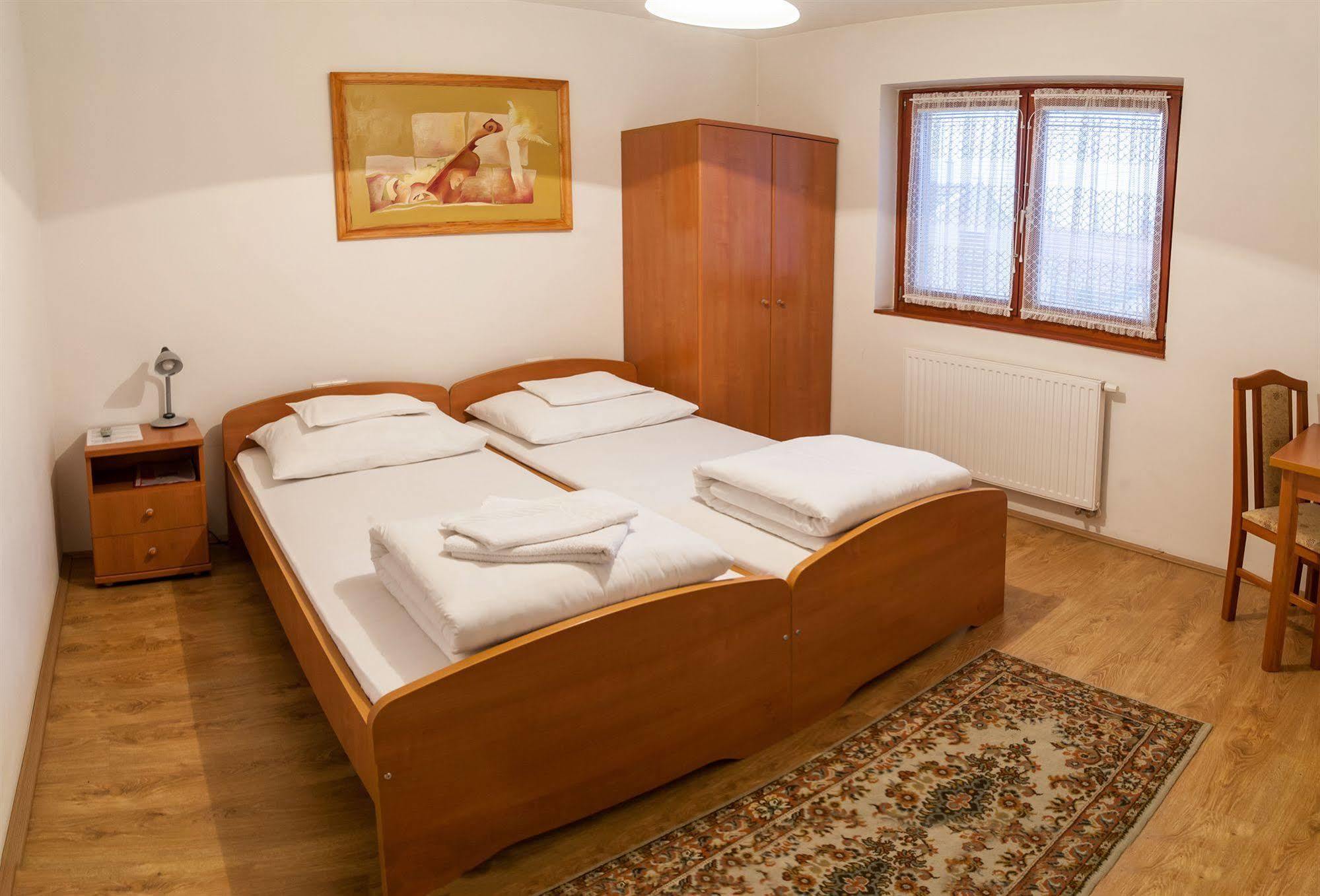 Bed and Breakfast Malom Panzio Kiskunfélegyháza Exterior foto
